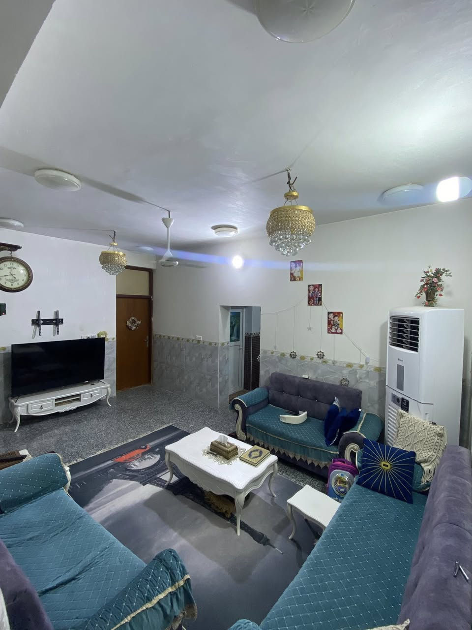 اللهم صل على محمد وآل محمد 
🏠 دار سكن للبيع يقع في حي الجامعة  .
🔹ركن مقابل ساحة ومدرسة رحاب العلم.
🔹المساحه 120متر 
🔹الواجهة 10 متر .
✅خدمات متكامله 
🏠 مواصفات الدار 🏠 
🔹الطابق الأرضي 
🔹غرفة نوم 
🔹صاله 
🔹مطبخ 
🔹استقبال 
🔹مجمع صحي
——————
🔹الطابق الأول 
🔹2 غرف نوم 
———————-
 ✅كونكريت مسلح
✅طابو صرف.

📌 للإستفسار 
*********** واتساب
