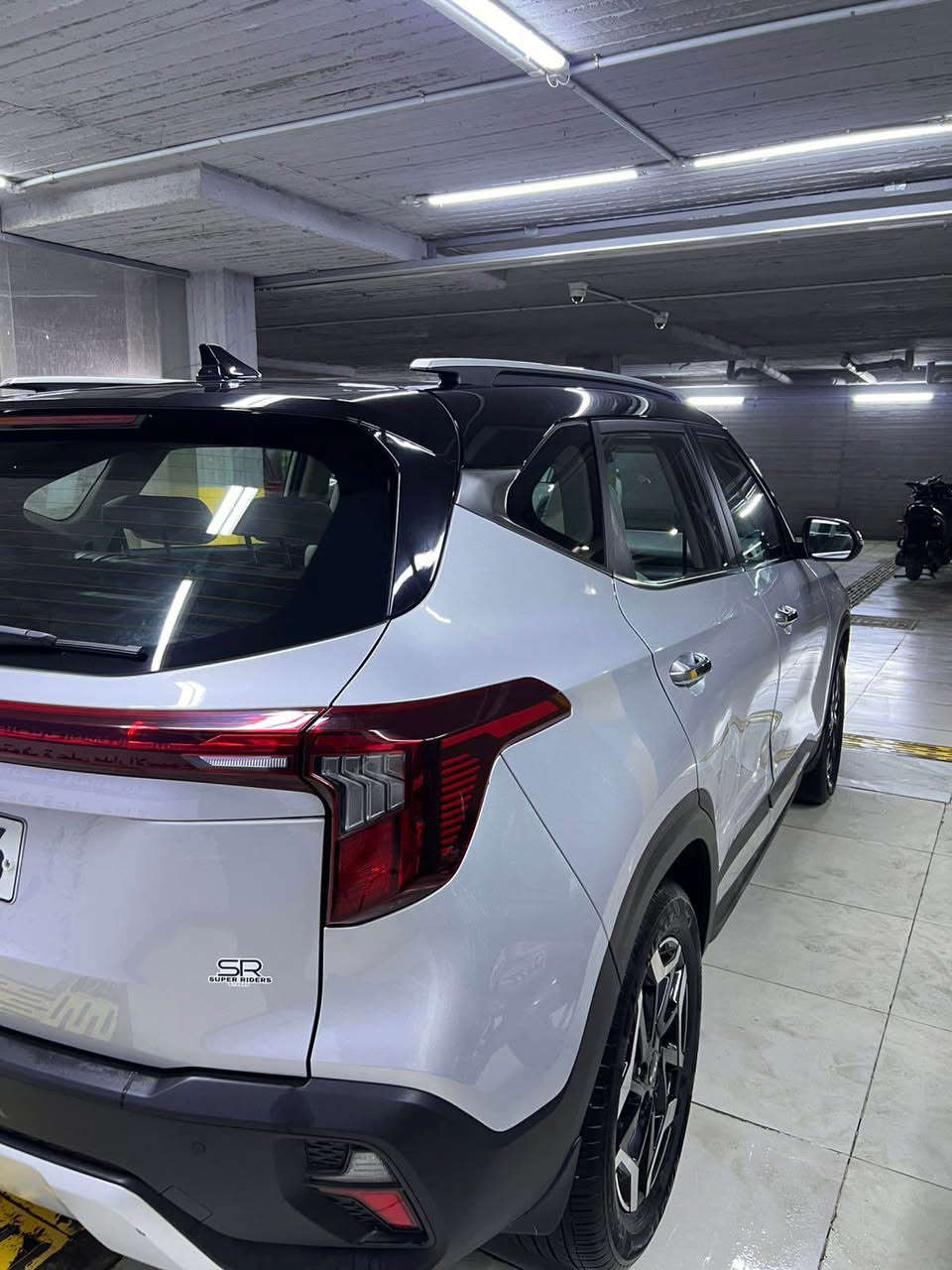 كيا سيلتوس خليجي ٢٠٢٤
السيارة فول مواصفات ١/١ 
ماشية ٢٧ كم
بيهة طخة بلباب الخلفي عكس السايق 
سيارة رقم اربيل الجديد  
للاستفسار اتصل 
*********** بغداد, العراق
