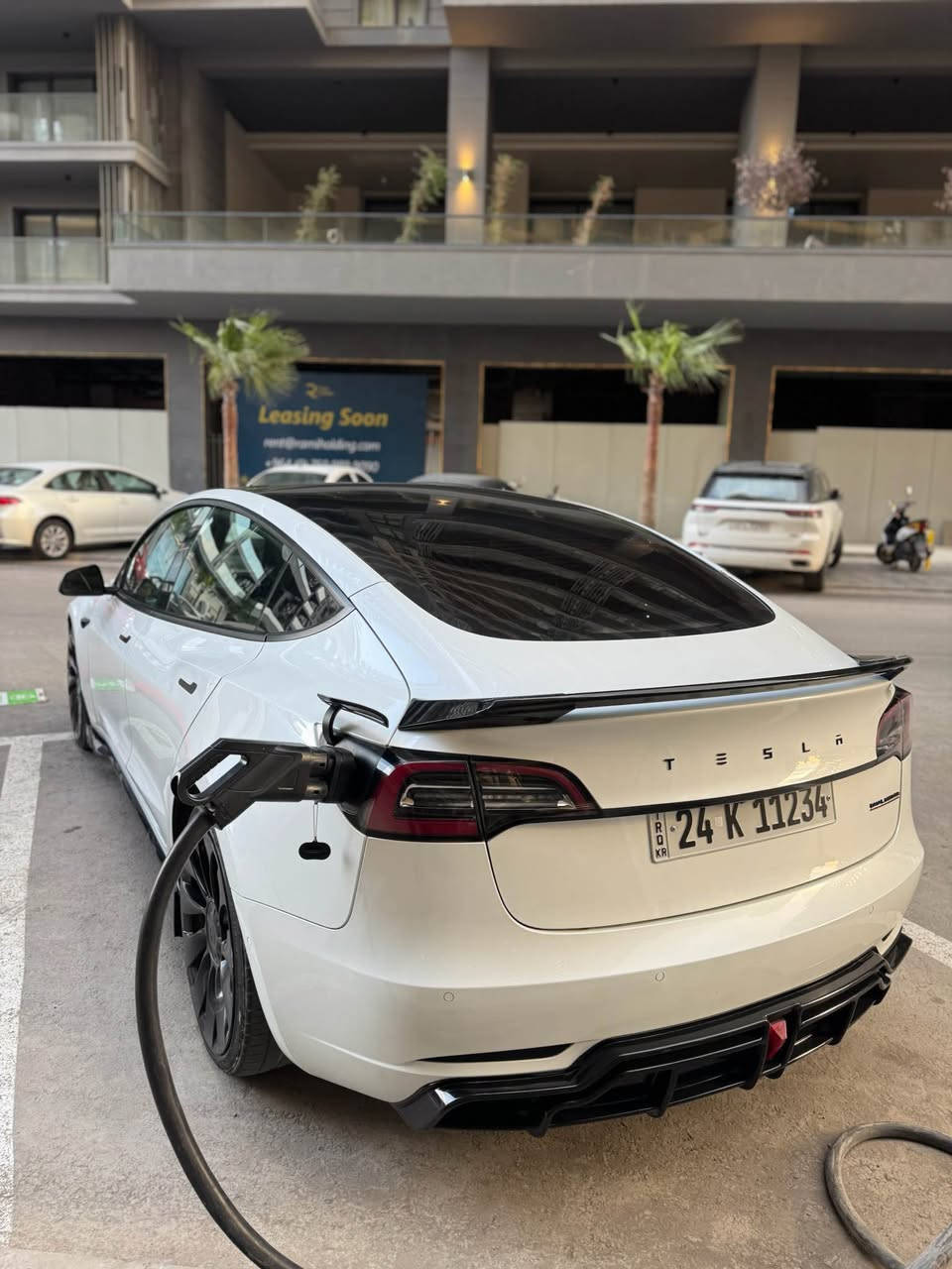 کوردی / عربی 

تێسلا دەبڵ ماطۆڕ 2022 مۆدێل 3
قەپات فول مواصفات پێرفۆرمانس 
تەنها چامەلغێکی بۆیاغە 
بەبێ ژۆرێ بێ ئێڕباگ
48 مایل ڕۆشتووە 
سەیارەکە سێرڤسی کاملم بۆ کردووە
 فولل کەمالیات کراوە حازر سپۆرت 
داخل ڕەنگا و ڕەنگی لیدەکان
شەحنی خۆی لەگەڵە 32 ئەمپێرە و تەحەکوم دەکەی 
*********** موبایل & واتساب 
ــــــــــــــــــــــــــــــــــــــــــــــــــــــــــــــــــــ
تيسلا توين موطور 2022 مودیل 3
سيارا فول مواصفات بیرفورمانس
 سيارا بيها فقط جملغ واحد صبغ 
بدون دواخل بدون ارباك 
سيارا ماشي 48ميل
 سيارا امسويلها سيرفس كامل وا فول كماليات 2موطور  
ویاها شحن 32امبیر و تحکم
داخل الوان  صورا حادث موجود رقم شاصي موجود

*********** موبایل & واتساب أربيل, العراق
