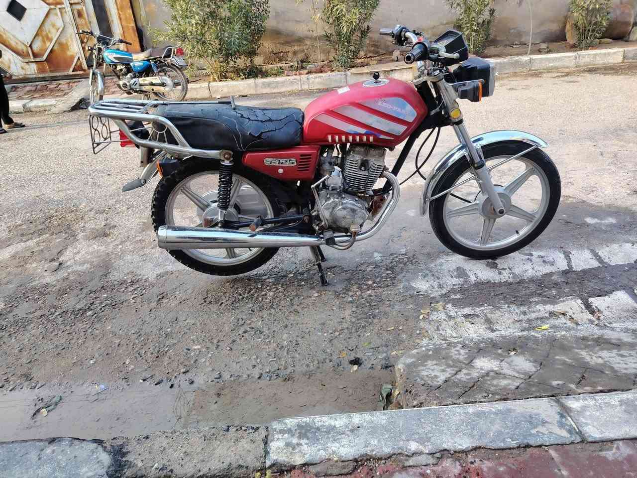 السلام عليكم دراجة للبيع بارت موديل 2015 نضيفة عنوان الهوير موبايل *********** بيه واتساب
