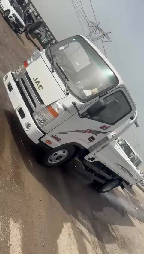 السلام عليكم تتوفر لدينا سيارات حمل
باحجام مختلفه نوع السيارات جاك ونوع المحرك كمنز 
نوع المحرك الكمنز معروف داخل ضمن الضمان 
وايضا تتوفر براد تفاصيل اكثر لاتصال على لارقام التاليه
   ***********
***********
***********
