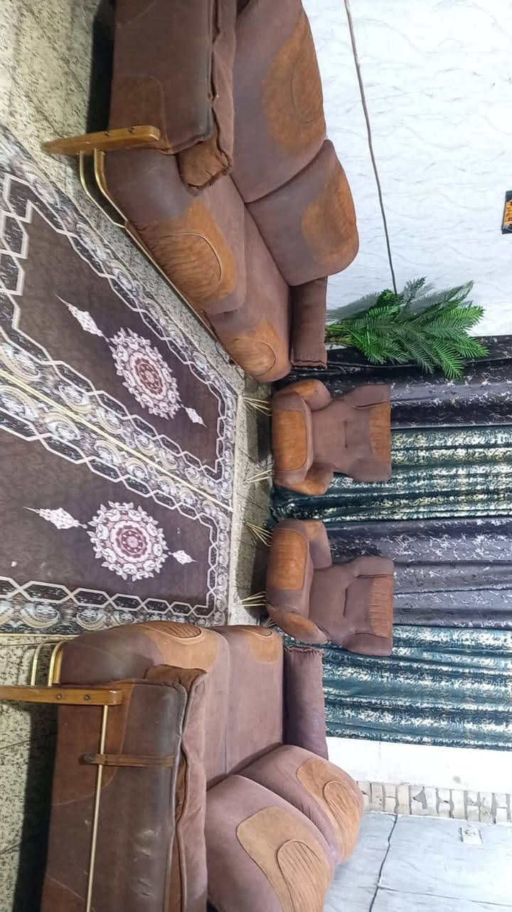 تخم,,,تركي سرير,,نضيف اي ضرر مابي سعر ,,225,,بي مجال مكان لبياع *********** يوجد واتساب
