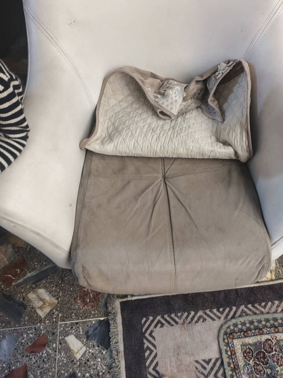 تخم ثمن مقاعد ضرر واضح بالصوره فقط واحد الباقي نضاف سعر ١٢٥ وبي مجال بغداد بوب الشام


**إذا كنت صاحب هذا الإعلان وتريد حذفه لأي سبب، رجاءا أرسل رسالة إلى الدعم الفني**