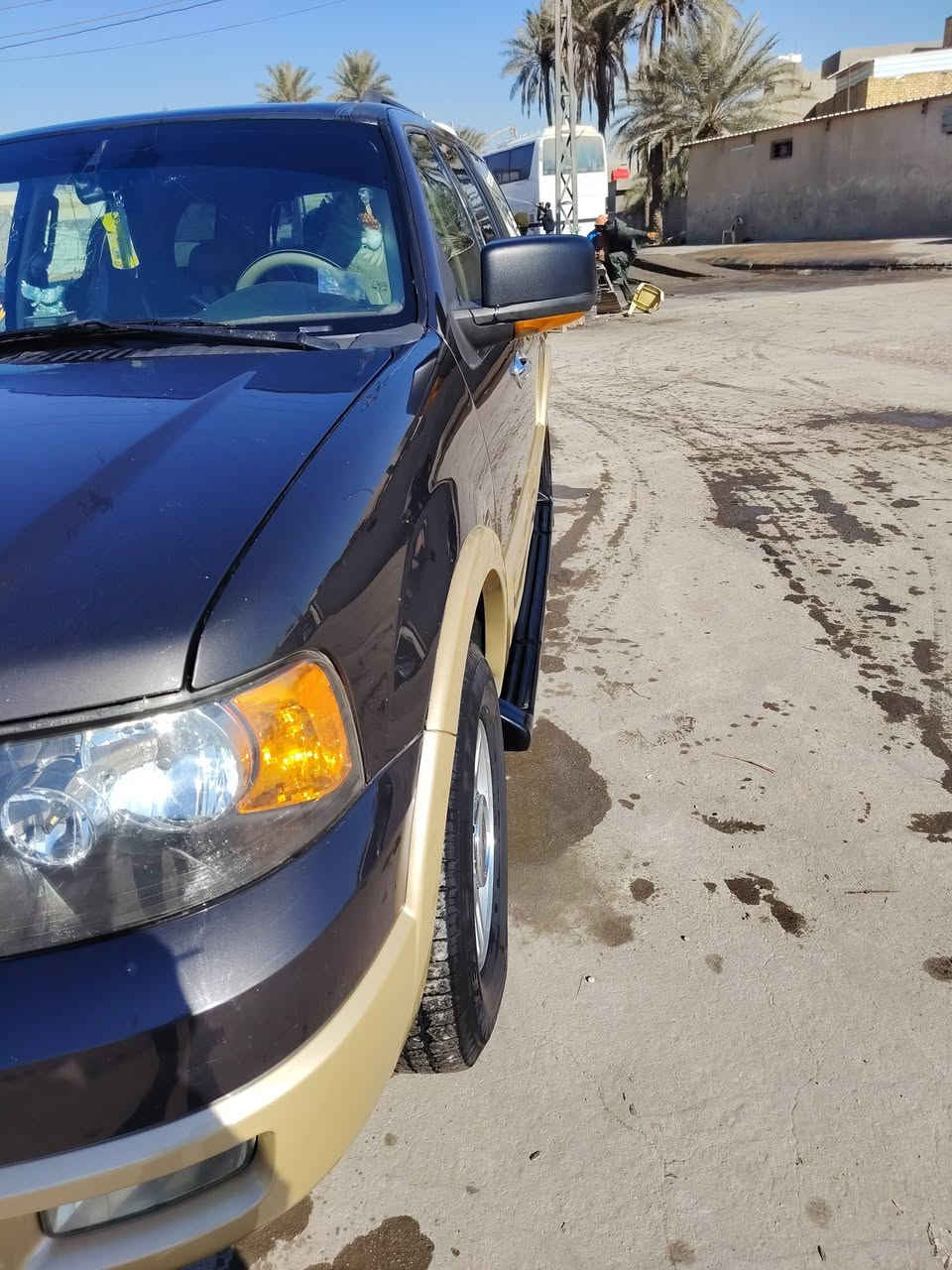 السلام عليكم
فورد للبيع موديل 2006 رقم بغداد مكينه 8 محور منظومه غاز كشن كهرباء ستيرن كهرباء تبريد تدفئه  بيه بعد هواي مواصفات سياره جاهزه بدون حادث بيه رشات صبغ ابيع حزام السعر 90 وبيه مجال مكان السياره بابل ***********
