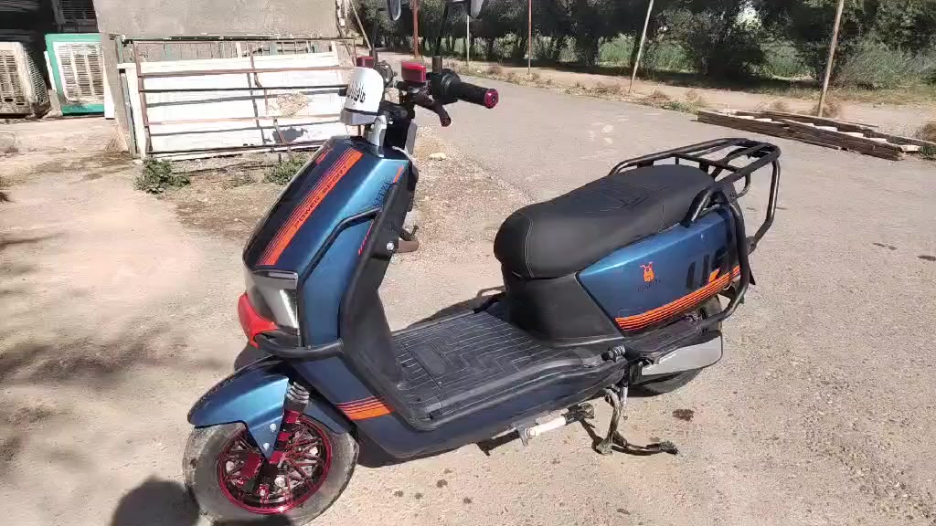 السلام عليكم ورحمة الله وبركاتة 
يوجد ماطور للبيع بعده اخو الجديد مكفول من كلشي تجي تفحص بيدك بسعر 650 الف وبيه مجال بسيط 
***********
