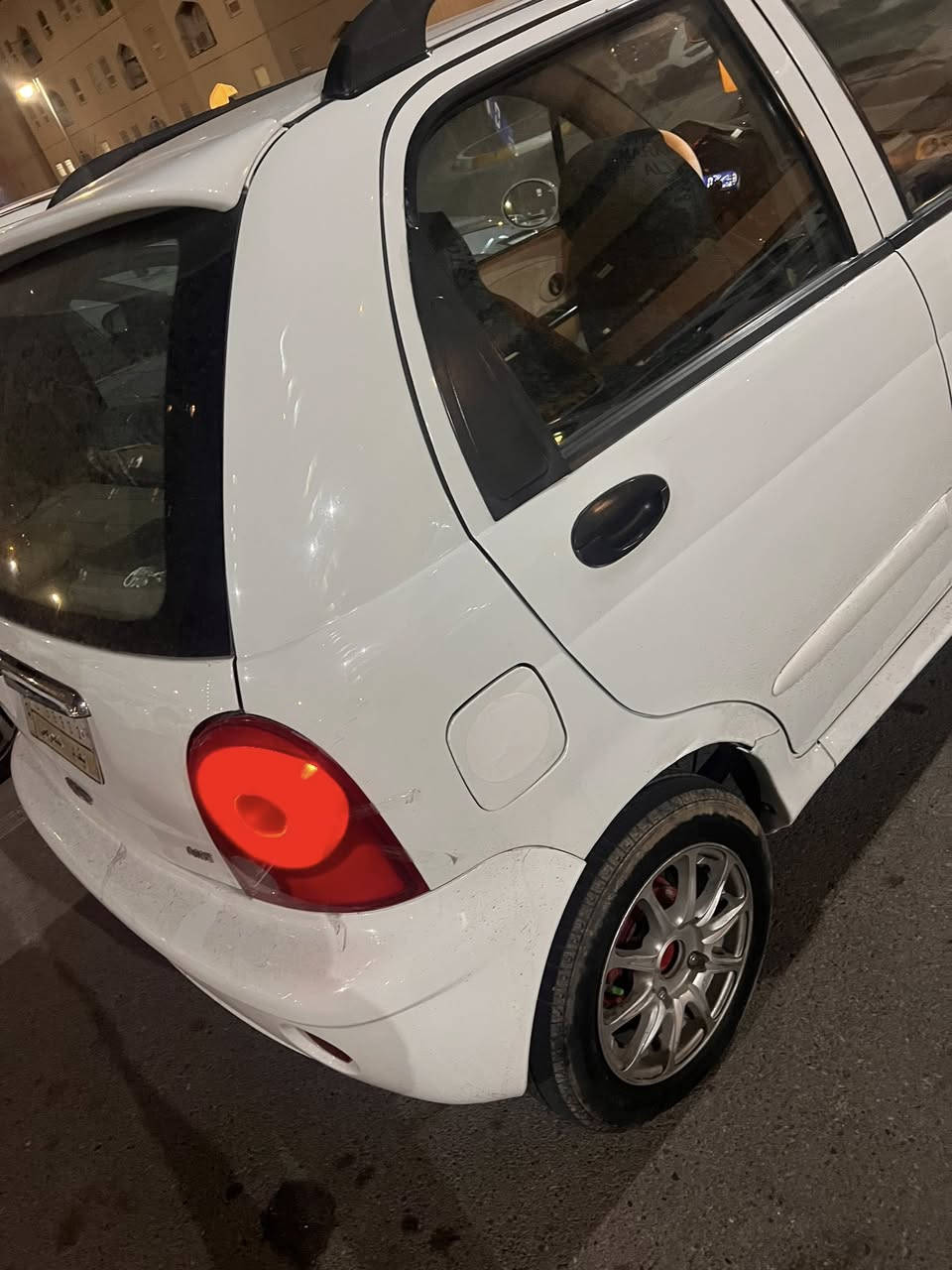 سلام عليكم شيري كيو كيو للبيع  رقم بغداد ماشيه 121000تخم تاير جديد ويكب جديد السياره جاهزه ومكفوله من الضربه والصبغ كهربائيات شغاله السياره مابيها نقص ابد كير مكينه خير وبركه حلوات كير دكم تدفئه تبريد شغال منضومه زنون عالي ناصي الأصلي السياره مرتبه ومناقصها شي السعر 33 وبيها مجال بسيط حك الجيه مكاني مجمع بسمايه للاستفسار ***********
