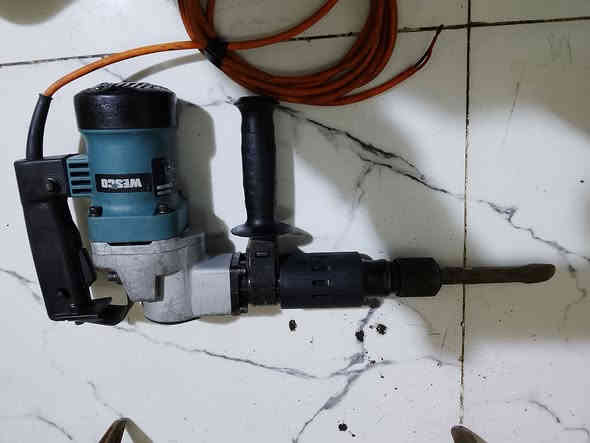 السلام عليكم. ( الاسعار والتفاصيل مذكوره داخل الصور)
عدد كهربائيه كلهن صناعي درجه أولى 
شرط قويات وكل خلل مابي 
وشرط تفحص قبل الإستلام 
يوجد توصيل لكفافه محافظات العراق وبغداد 5 آلاف 
*********** يوجد واتساب
