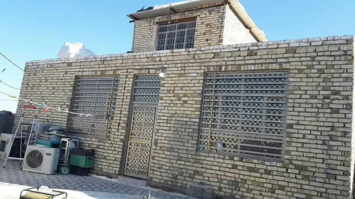 على بركة الله بيت مساحته340مكون من غرفتين وصاله واستقبال  ومطبخ وحمام داخلي وخارجي  العنوان  مجمع الشبلاوي الاول   للاستفسار ***********
