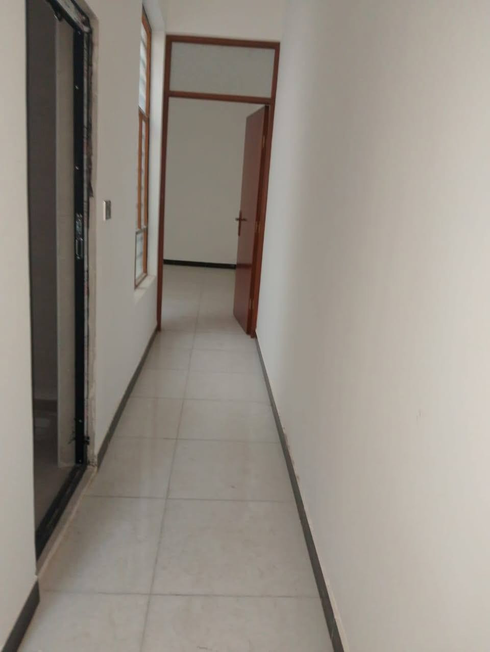 السلام عليكم...  بيت للبيع منطقه الشعب شارع عدن قرب العياده الشعبيه بناء حديث درجه اولى تسليم مفتاح مساحه 100م. واجهه 5م نزال 20م طرمه حمام خارجي مدخلين استقبال مطبخ خدمات منور 3 غرف نوم  استفسار مكتب الشعب للعقار بادره ابو عسل *********** وتساب *********** اتصال
