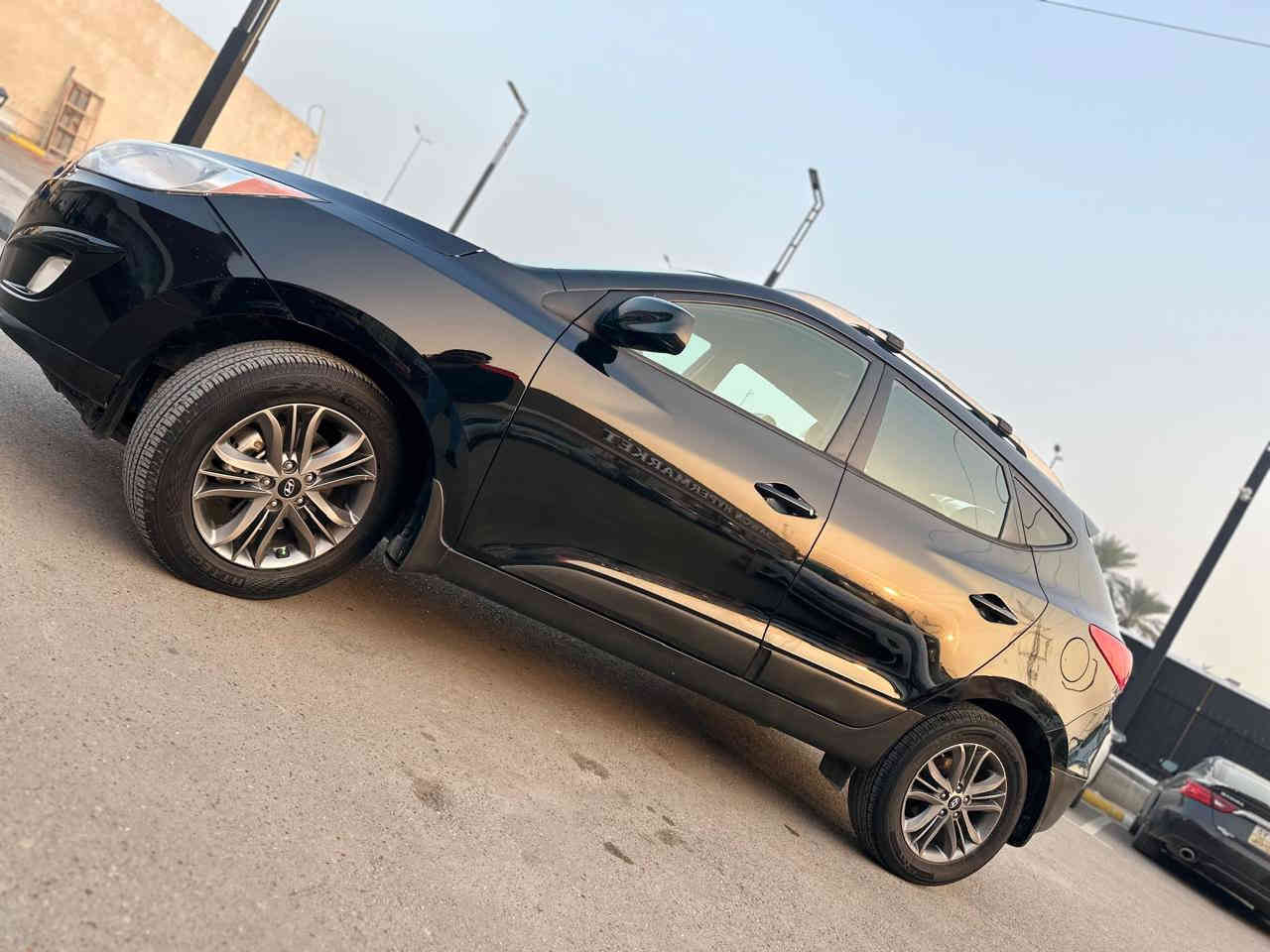 السلام عليكم توسان موديل 2015 وارد امريكي حادث بنيد فقط بدون اي دواخل جاهزه من كلشي تختم تاير عليه عنايه كامله كشنات جلد رقم دولي بنفس اليوم تحويل 
مكاني الحريه شارع الصحه 
السعر 150 بيه مجال قليل 
***********
