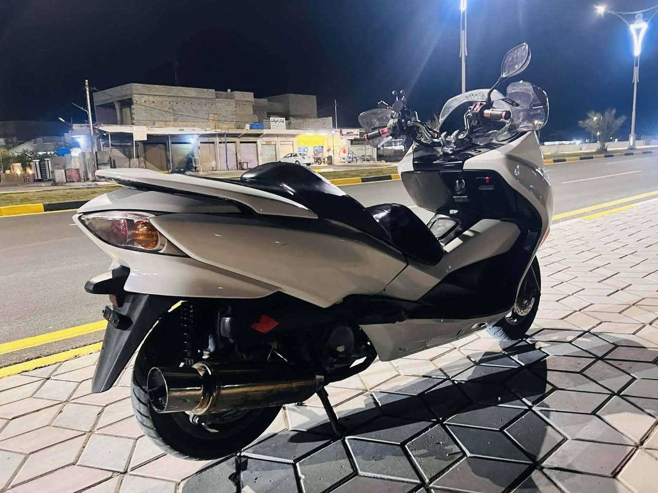 للبيع دراجه 0/10 دراجه جاهزه من كلشي مكينه بلادي ما مفتوحه مكان ديالى بلدروز ***********
