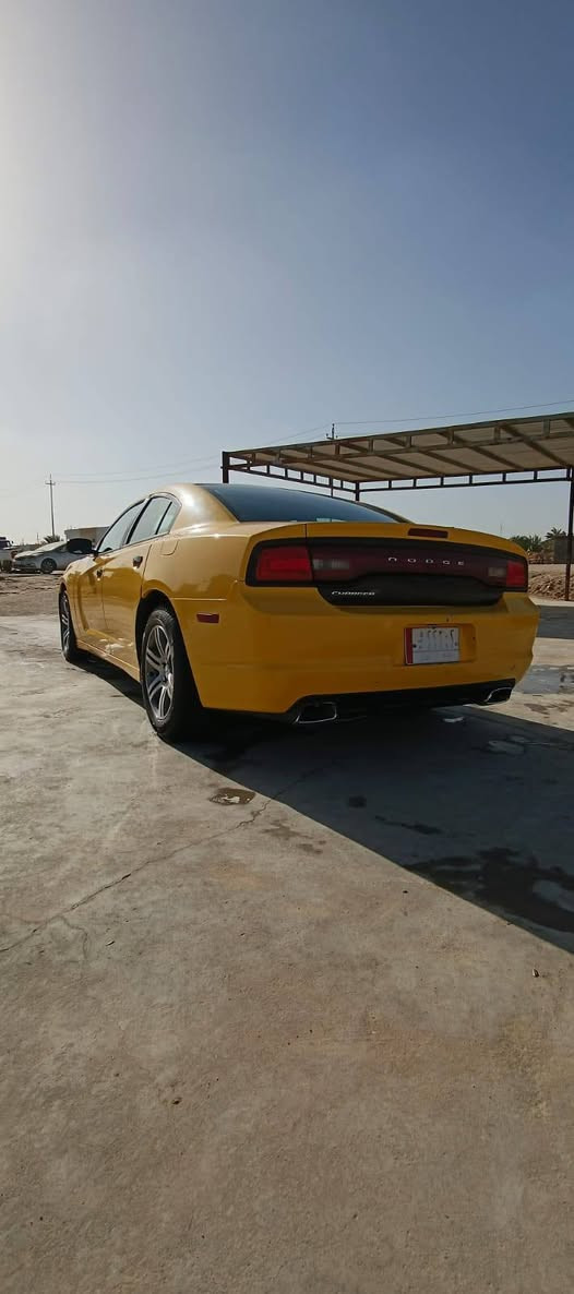 سلام عليكم شارجر 2013 مكفولة كفاله عامه رقم بغداد باسمي مداور ثاني يوم سياره جاهزه  مكينه وكير واكسن وحداديه وتخم تاير السعر 155    ***********
