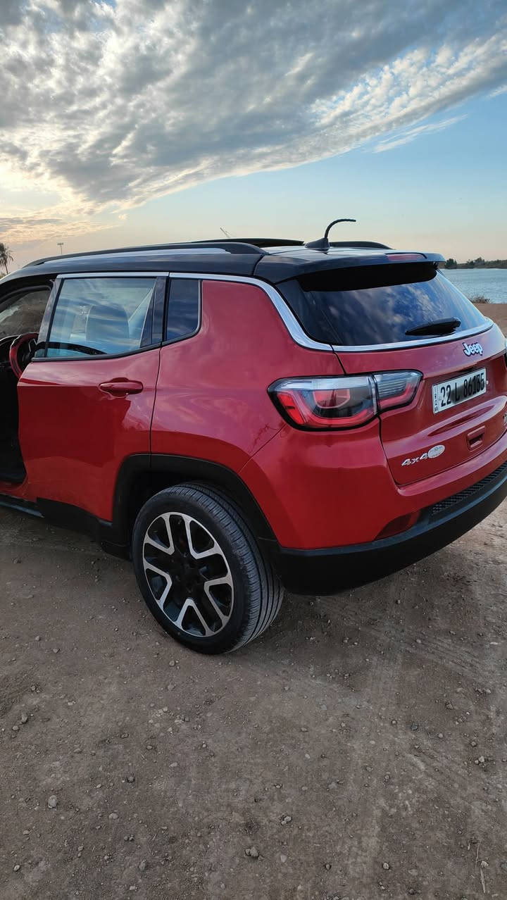 سلام عليكم 
جيب كومباس موديل 21 فول مواصفات 
وارد امريكا
بيها 3 قطع وقطعه تبديل
ضربه بچم
سياره حلوه ونضيفه بس محرك صار بي نفخه ماعرف سبب بدون تنقيص
رقمها اربيل
بكان سياره بصره  هارثه
سعر    130 بيها مجال
***********
***********
