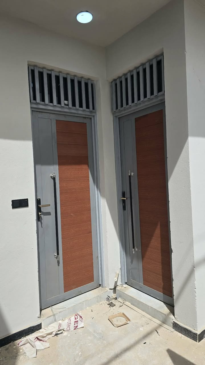 🏡 2 بيوت للبيع_بناء حديث
الديوانية / مجمع توحيد العفلوكي طريق السنيه السياحي وره سكة القطار شارع المركز ب البداية بعد 50 متر عن الشارع . 
🔸طابو زراعي سند 25  . 
المساحة 135م² – طابق واحد
🔹 2 غرفه نوم + استقبال + صالة
🔹 3 صحيات
🔹 مطبخ
🔻 ملاحظة : لا نعمل بالاقساط 
📞 للاستفسار: [***********]
🔸السعر : 85
