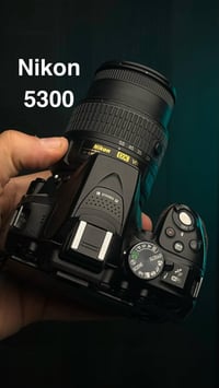 نيكون 5300 • شنطة مقسمة • شاحن وبطارية