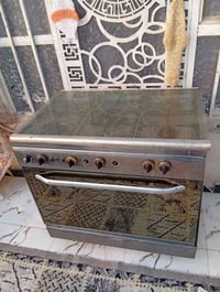 طباخ نضيف عيونه 5شغالات والفرن شغال سعر مناسب 90وبي مجال الشراي يتصل 0...