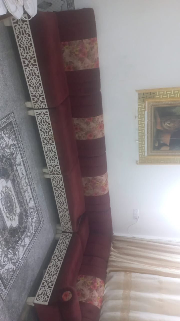 السلام عليكم.  اخوان.   غرفه.  مستخدمه.  مثل ما بالصور.  و. قفنفات. للبيع.       الغرفه. تعال شوف وقيم. واخذ.   والقنفات.  سعرهن.  210.    وبيهن مجال للشراي.   ***********.    الشراي يتصل
