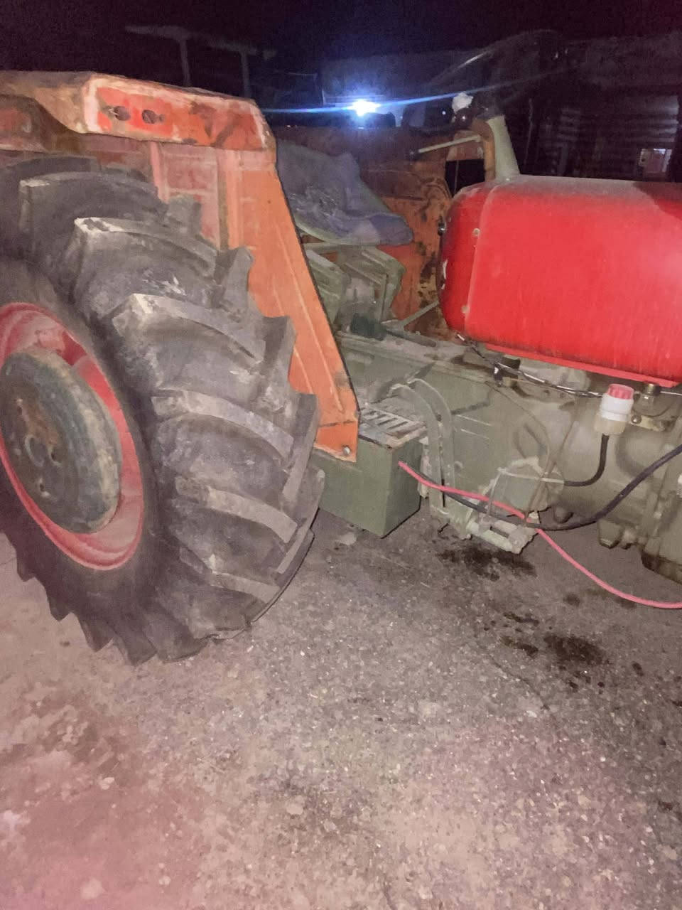 مكينه عنتر للبيع جديده موديل ٨١ وضع الشركه وراها عربانه فلوجه جديده السعر ٧٦٠٠وبيها مجال رقم بغداد رقم الهاتف  *********** ***********
