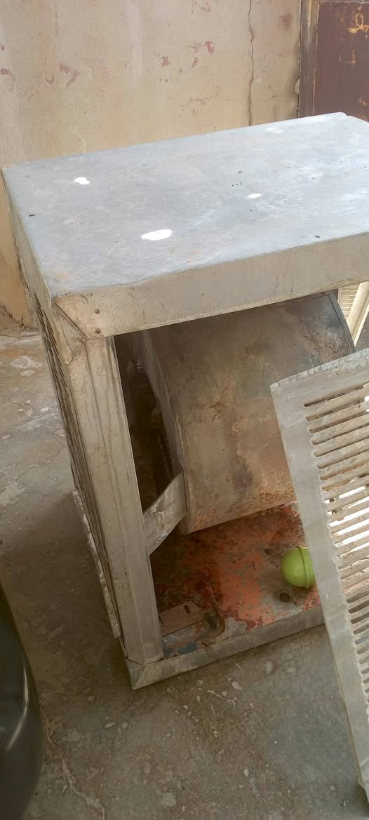 سلام عليكم من رخصت مدير الكروب /مبرده المنيوم للبيع حجم 3ونص عنواني بغداد المدائن سلمان باك هذا رقم صاحبها مكلف بالنشر/***********
