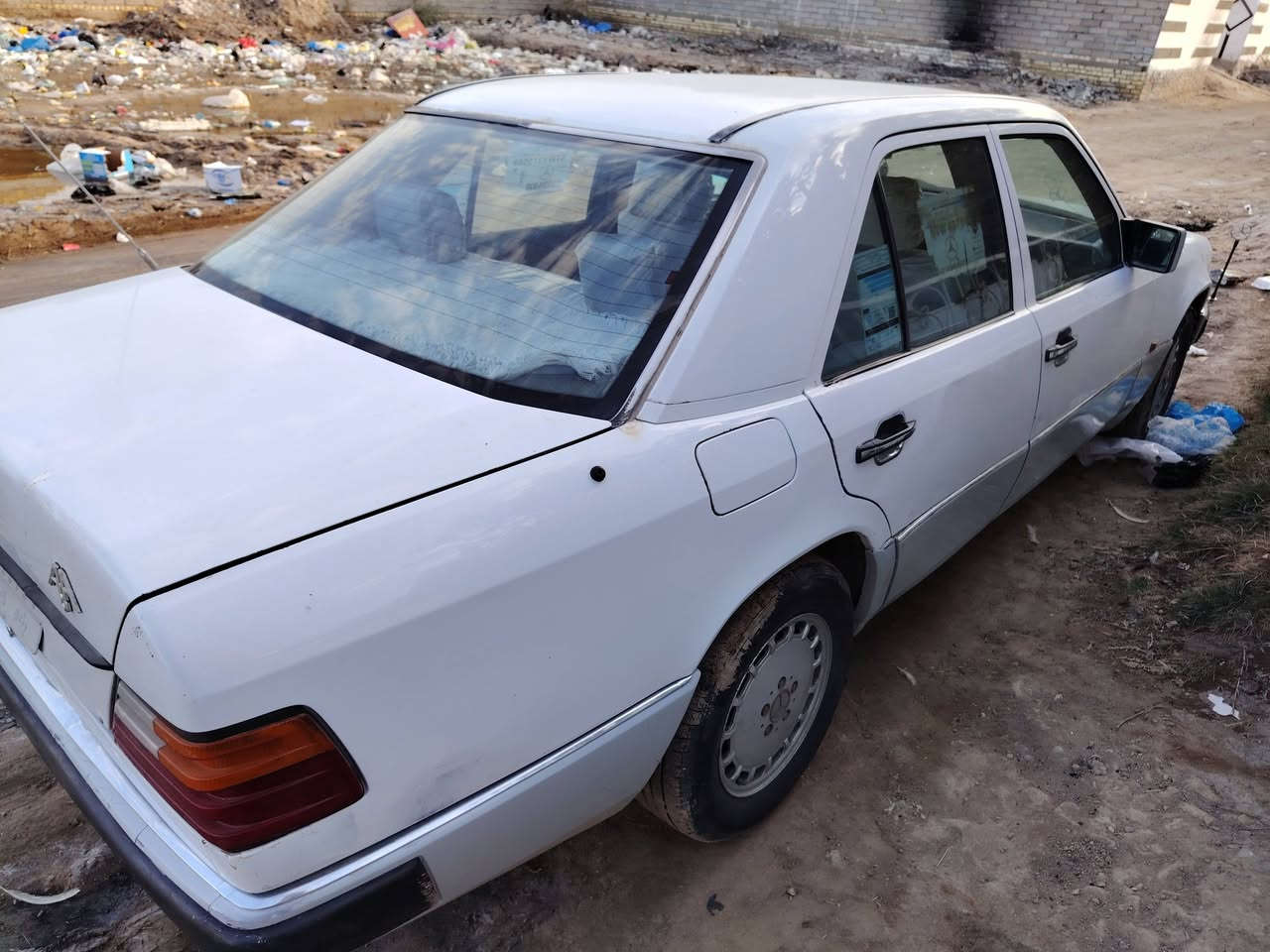 للبيع مارسيدس موديل 87 محدث مكينه 3000 vvt رقم الماني بغداد بسمي سياره نضيفه مكانها ناصريه مركز رقم صاحب السياره ***********  سعره 65$
