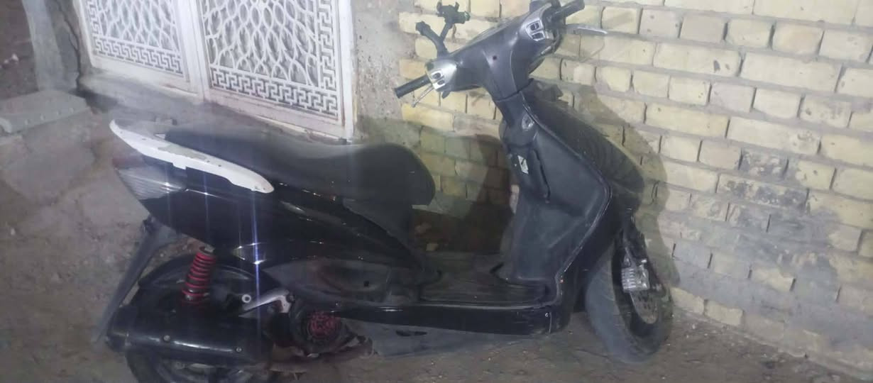 سكنس نثية
السلام عليكم
سكنس نثية شغالة سلف وهندر
باتري جديد 
ينرادلها ترتيب مثلا عداد السرعة والبنزين 
اكيد تفحصها قبل لا تأخذ
اطوني بيها سعر بما يرضي الله وبالعافية
***********
