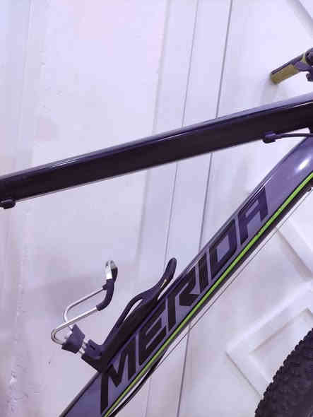 السلام عليكم 

لعشاق الترحال والمسافات الطويلة والتخييم دراجة جبلي 

ماركة #MERIDA ميردا العالمية ماركة غنية عن التعريف

صنع ألماني اصلي 🇩🇪 Made in Germany استيراد خاص 

فئة #جبلي حجم 27.5 سبعة وعشرين ونص لشة عالية وضخمة

لون مميز أسود لامع ميتاليك مطعم أخضر بفسفوري وسمنتي 

دبل أمامي سلس 100٪ احترافي نوع روك شوك اصلي اورجنال

 #ROCK_SHOX  تحكمات من الجهتين تقويه وترخيه وقفل 

سستم شيمانو كامل سيت كروب كامل ديور اكس تي اعلى وارقى

فئة #SHIMANO_DIORE_XT بدالات السرعة 10X3 ✈️✈️

10 نمرات خلفي و3 امامي يعني طائرة ارضية بلسرعة والسلاسة 

بريكات دهن #هايدروليك ماركة شيمانو اقراص دسكات مختومة 

ويالة بولبرين زوم طبقتين مخصة لتحمل الاوزان الثقيلة والطسات

تايرات كتان اصلية احترافية مختومة ختم الشركة #MERIDA

ستيرن رياضي مختوم ختم الشركة MERIDA رقبة اصلية المنيوم

سيباية نوع ترحال اصلية ماركة MAX مخصصة للترحال والتخيم

كمبلينات ويالة وسرج سلايت...بايدارات اصلية مميزة بولبرين 

🔴الدراجة استيراد خاص نظافة 100٪ بلكاغد نظيفة بمعنى
     الكلمة بلنايلون بدون اي شخط او زلغ او تقليم 

🔴الدراجة وضع شركة ما بيها برغي مبدل على وضع البلاد
     ليبل واحد ختم واحد ...ما بيها اي نقص كاملة وجاهزة

المكان موصل الجانب الايسر ....5 ورقات (500$ ثابت_قفل) 

يوجد توصيل بغداد وجميع المحافضات العراقية 

رقمي للتواصل ***********
