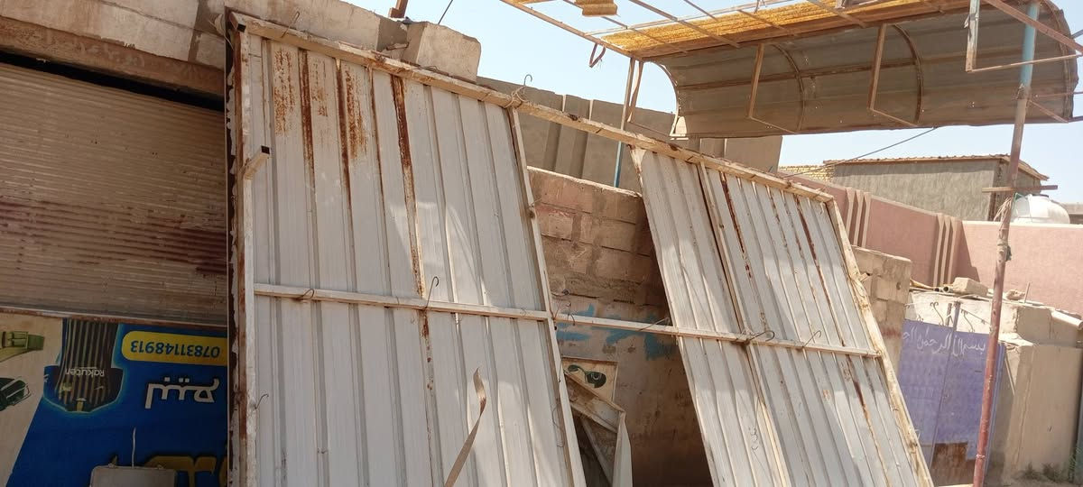 سلام عليكم 
سقيفتين للبيع كاملات هن والركز 
المكان.بابل حي العسكري شارع 30 
***********
