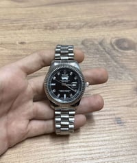 ساعة • مع توصيل