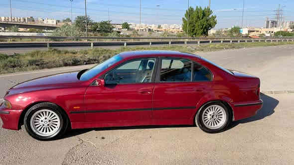 السلام عليكم
بي ام صقر للبيع
موديل 1996 
حجم 528اصل 
لون ماروني
السياره جاهزه من كل نواحي
مكينه شادها كصه جديده 
صدر امامي خلفي مبدل عربانه كله جديد
تبريد ثلج 
كهربائيات كلها شغاله ع وضع شركه
فول مواصفات 
سلايد جام
كشنات كهرباء ستيرن كهرباء تحكم كروز سرعه تبريد قطعتين كشات جلد ايرباك 
السياره مصبوغه عام جماليه صبغ فرن درجه اولى ع ايدي
غرفه مبدلها جديد غرفتها كلش نظيفه
رقم انبار بااسمنا تحويل مباشر
السعر 95وبي مجال 
للاستفسار *********** ابو زيد 
عنوان بغداد حي الجامعه
