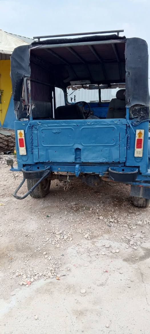 عندي سيارة جيب گير عادي المحرك تي واي
*********** خانقين
