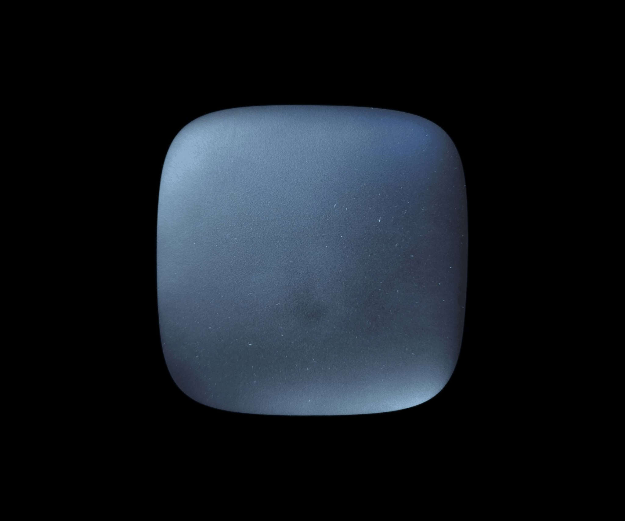 وحدة كار بلاي لاسلكية ذكية – أندرويد 13 (2GB+32GB)

الاستخدامات

تحويل شاشة السيارة إلى نظام كار بلاي و أندرويد أوتو لاسلكي بالكامل بدون أسلاك.

تشغيل يوتيوب، نتفلكس، الخرائط، الموسيقى وجميع تطبيقات القيادة بأمان.

الربط المباشر مع الهاتف لعرض الإشعارات، المكالمات، الملاحة، والتحكم بالصوت.

مناسب للسيارات التي تدعم CarPlay السلكي وتحتاج تحويله إلى لاسلكي + إضافة نظام أندرويد كامل.

مثالي للرحلات، السائقين اليوميين، وسيارات العائلة.

المميزات

نظام التشغيل: Android 13 حديث وسلس.

المعالج: ALLWINNER A133 رباعي النواة.

الذاكرة والتخزين: 2GB RAM + 32GB ROM.

الدقة: دعم عرض 1080P Full HD بجودة عالية.

التطبيقات: إمكانية تحميل يوتيوب، نتفلكس، الخرائط، Google Store وغيرها.

الاتصال:

- WiFi 2.4G  5G
- يدعم CarPlay و Android Auto لاسلكي بالكامل.

توصيل سريع Plug & Play– فقط اشبكه بمنفذ USB وسيعمل مباشرة.

منفذ TF Card لإضافة ذاكرة خارجية.

تحويل شاشة السيارة إلى واجهة ذكية كاملة بدون أي تعديل أو برمجة.

تشغيل GPS من خرائط الهاتف بدون أسلاك.

تحديثات عبر الإنترنت OTA إن توفرت.

محتويات الصندوق

وحدة كار بلاي الذكية.

كيبل شحنتوصيل Type-C.

دليل المستخدم.

الملاحظات

يعمل فقط على السيارات التي تدعم CarPlay السلكي الأساسي.

لا يحتاج تنزيل برامج خارجية – الربط مباشرة من الهاتف.

سرعة الأداء تعتمد على قوة إشارة الهاتف والـ WiFi.


**إذا كنت صاحب هذا الإعلان وتريد حذفه لأي سبب، رجاءا أرسل رسالة إلى الدعم الفني**