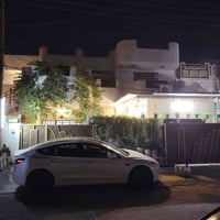 اعلان بيت للبيع  المساحة 200م واجهة 10م نزال 20م الموقع في حي الجهاد /...