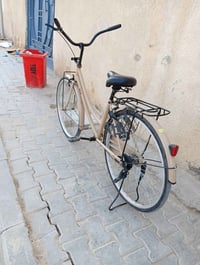 بايسكل للبيع نظيف فول سعره ب 140 وبي مجال حجم 26 هذني الارقامي07732793...