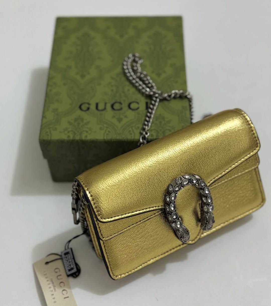 توفرت عندي جنطة ماركة كوچي يجي بيها كود وختم ويجي وياها بوكس حجم صغير


**إذا كنت صاحب هذا الإعلان وتريد حذفه لأي سبب، رجاءا أرسل رسالة إلى الدعم الفني**