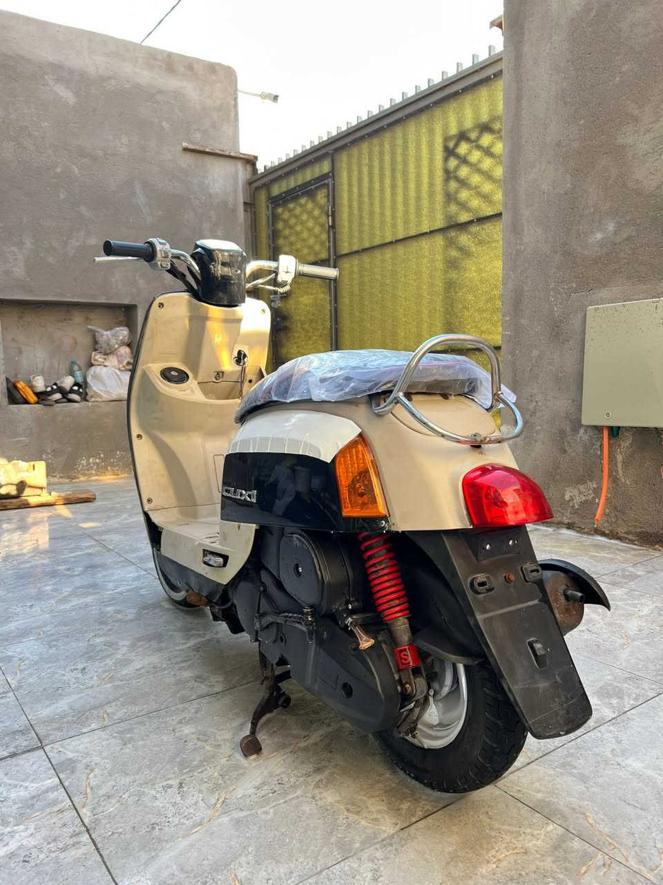 السلام عليكم للبيع ماكس بوليسي أو مراوس الدراجة مفتوحة مكينة ناعمة ماتنسمع شلعة ومعدل كهربائيات كلهة شغالة نكرة سلف الدراجة جاهزة مانقصهة اي شي اشاير لايت عالي ناصي سكن بكلايت كلهة كاملة كفرات نضاف مكاني البصرة المعقل رقمي *********** السعر 650 وبيهة مجال للشراي
