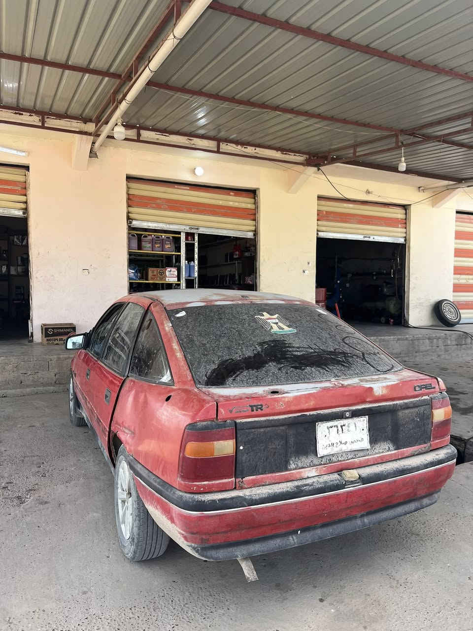 اوبل فكترا ماعرف شكد موديلها
كير محرك زربه بس يمشن 
صدرها من تظرب طسه يكول اخ
مابيها بس التواير زينات 
سعر 16 وبها مجال 
رقم فحص صلاح الدين 
صاحبها موجود وعندي وكاله بيها 
***********
