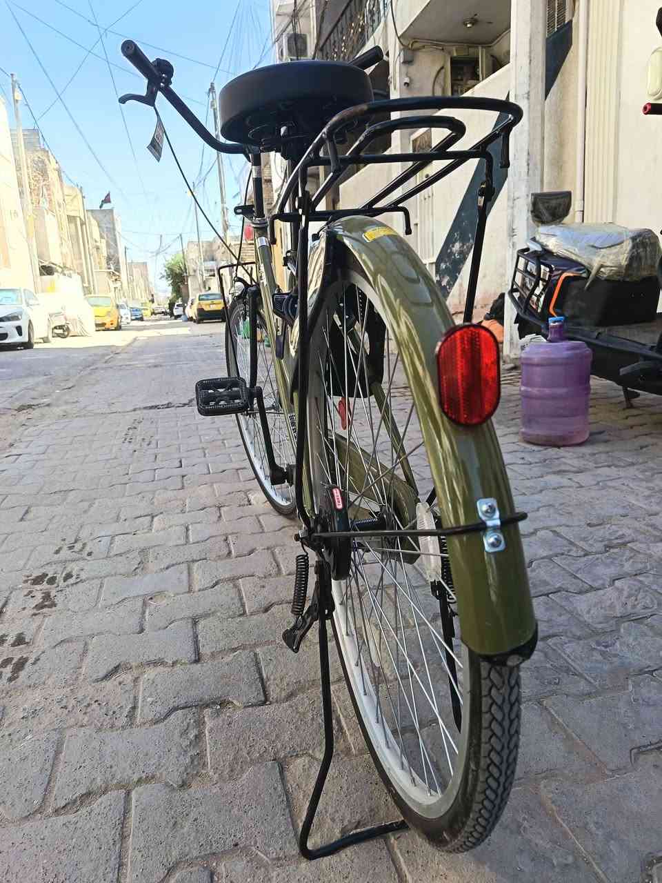 السلام عليكم بايسكل بناتي للبيع حجم 26 بايسكل جديد استخدام قليل موديل 2021 السعر 130 الف وبي مجال العنوان بغداد الحريه الثانيه قرب دائره الكهرباء رقم ***********
