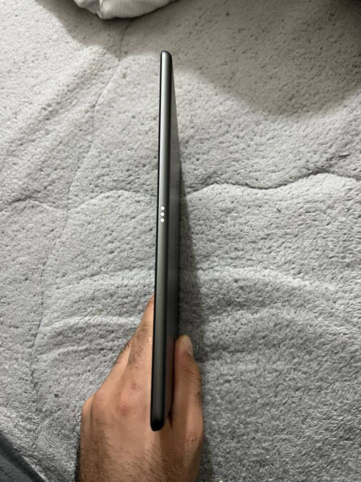 64GB - أسود - iPad 9 :للبيع
• نظيف جداً، بدون خدوش أو علامات استخدام
• البطارية لازم حاسبه تعمل بكفاءة ممتازة
• الجهاز أصلي %100
• البيع نقدي فقط، لا بدل فرصة لجهاز شبه جديد بحالة ممتازة!

سعر 300الف وبي مجال للشراي 
رقم الهاتف ***********
