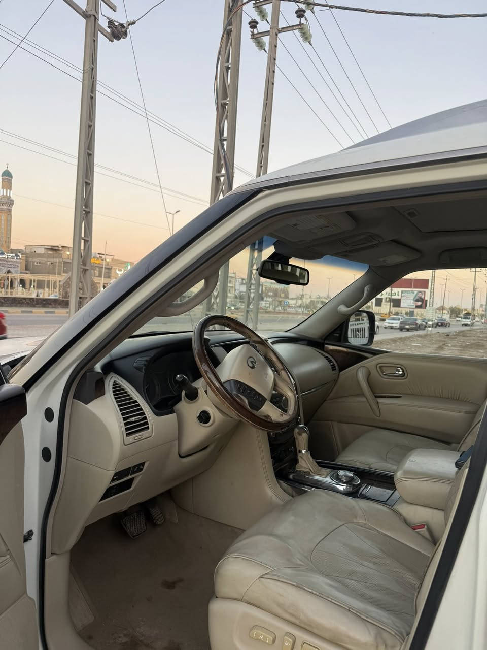 انفنتي QX80
2014
السيارة كفالة عامة 
كير مكينة 
ضربه 
صبغ 
بارد 
السياره جديده 
فقط هذا الجراد في الصبغ كما موضح بالصور 
مواصفاتها معروفة 
السعر 200$ 
للتواصل ***********
