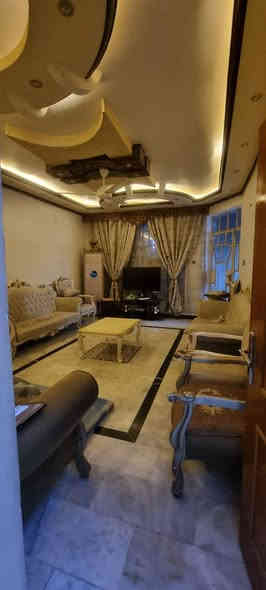 عقار البيع موقعه مميز البلديات مقابيل ملعب الصناعه البيت صاير مقابيل فرع مساحه البيت200م سعر 500وبي مجال اتصل وتدلل***********
