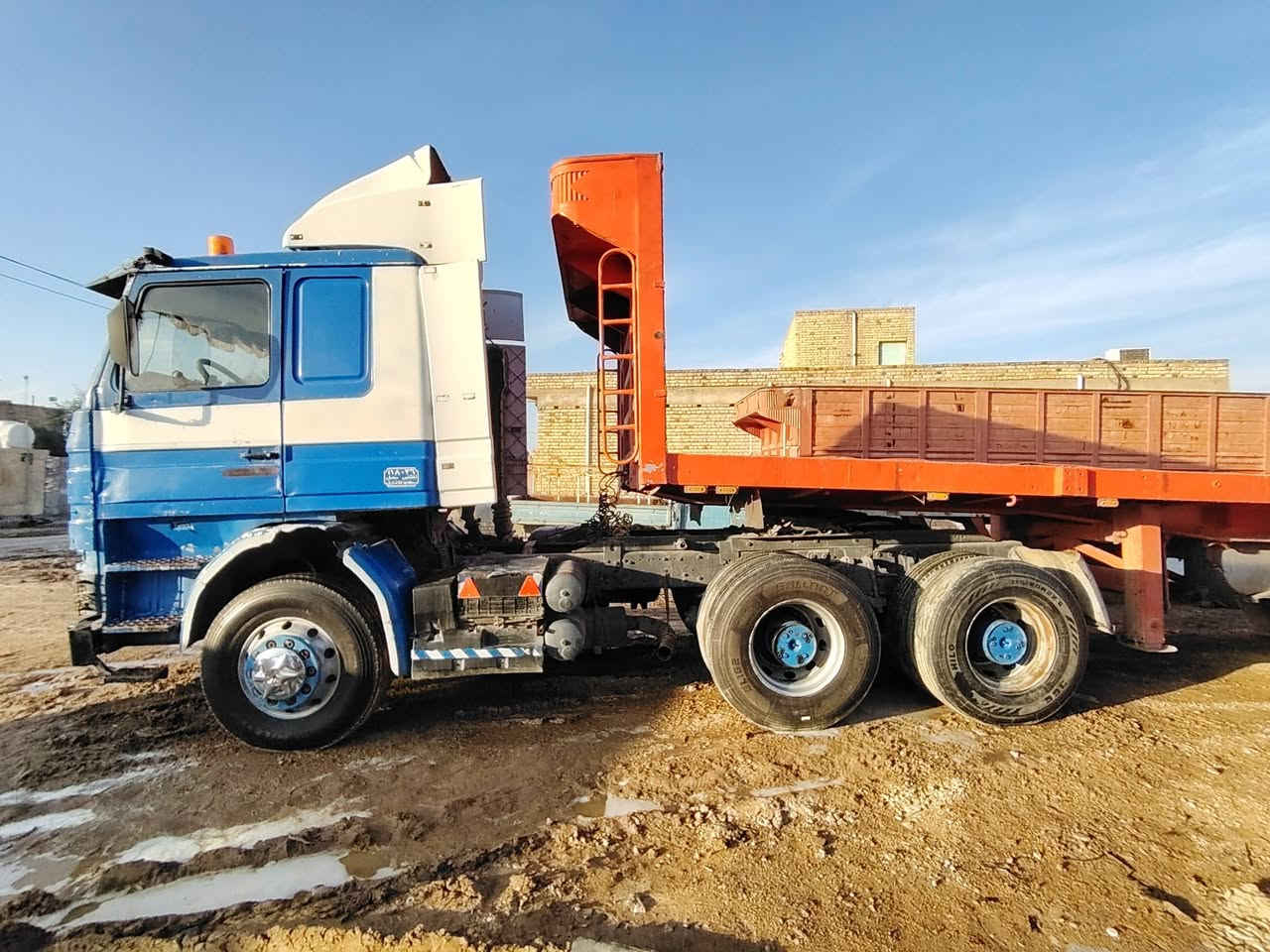 سلام عليكم. سكانيا للبيع موديل 88.مجموعه باجر 19.كير 5ب5. باچ بطن  تخم تاير. رقم مثنى.
العنوان ميسان (العماره). للاستفسار اتصال على الرقم ***********.الموشراي لايتصل، بس الراس للبيع
