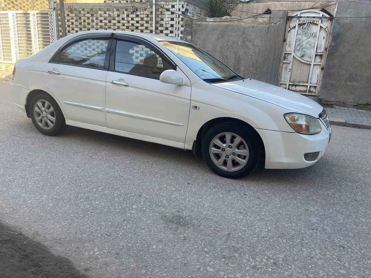 سلام عليكم كيه سيراتو  2007 لبيع وارد خليجي  سيار ةتخم تاير حداديه جديده  تبريد ثلج سياره شاشه كامره خلفيه اربعه دسك نضامااي بي اس حجم المحرك 1600   سنويته لغايه 20028 تحول اي مكان سياره بيه رشات صبغ بدون حادث  اثر طخات بصيطه    سعر سياره 87 وشويه بيه مجال مكان السيارة نجف لستفسار عله رقم ***********
