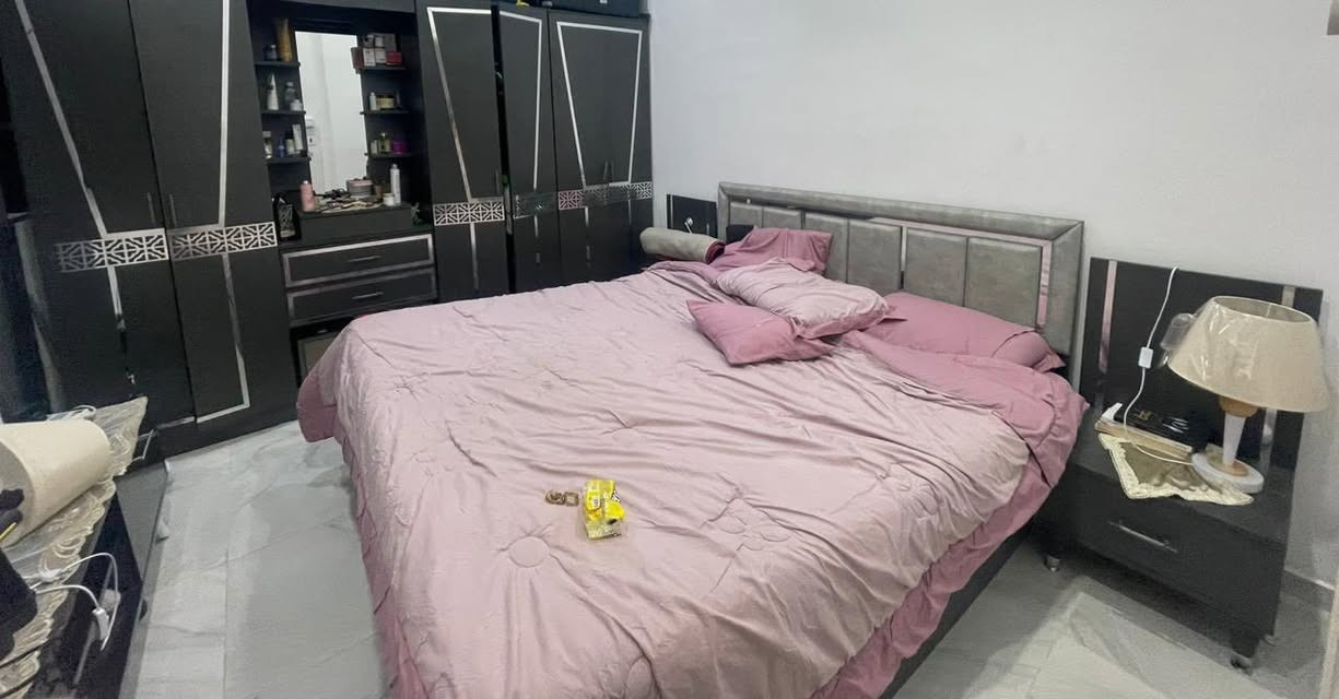 غرفه نوم نضيف للبيع ب550 وبيها مجال بيع مستعجل للتواصل ***********
