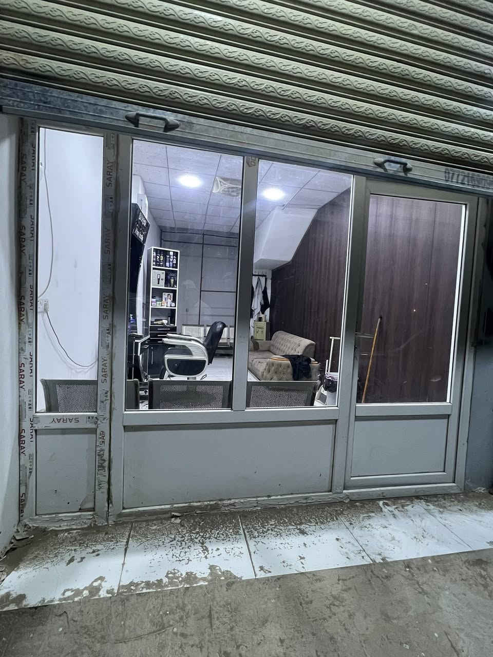 محل حلاقة للبيع غراض نظيفة استعمال قليل + مكاين تدريج 2 وحدة Wahl امريكي اصلي +صفر 2 وباقي الغراض موضحة بالصور موقع المحل بعقوبة تقاطع القدس خلف زنود الست الحمدانية (ابيع شلع) ***********
