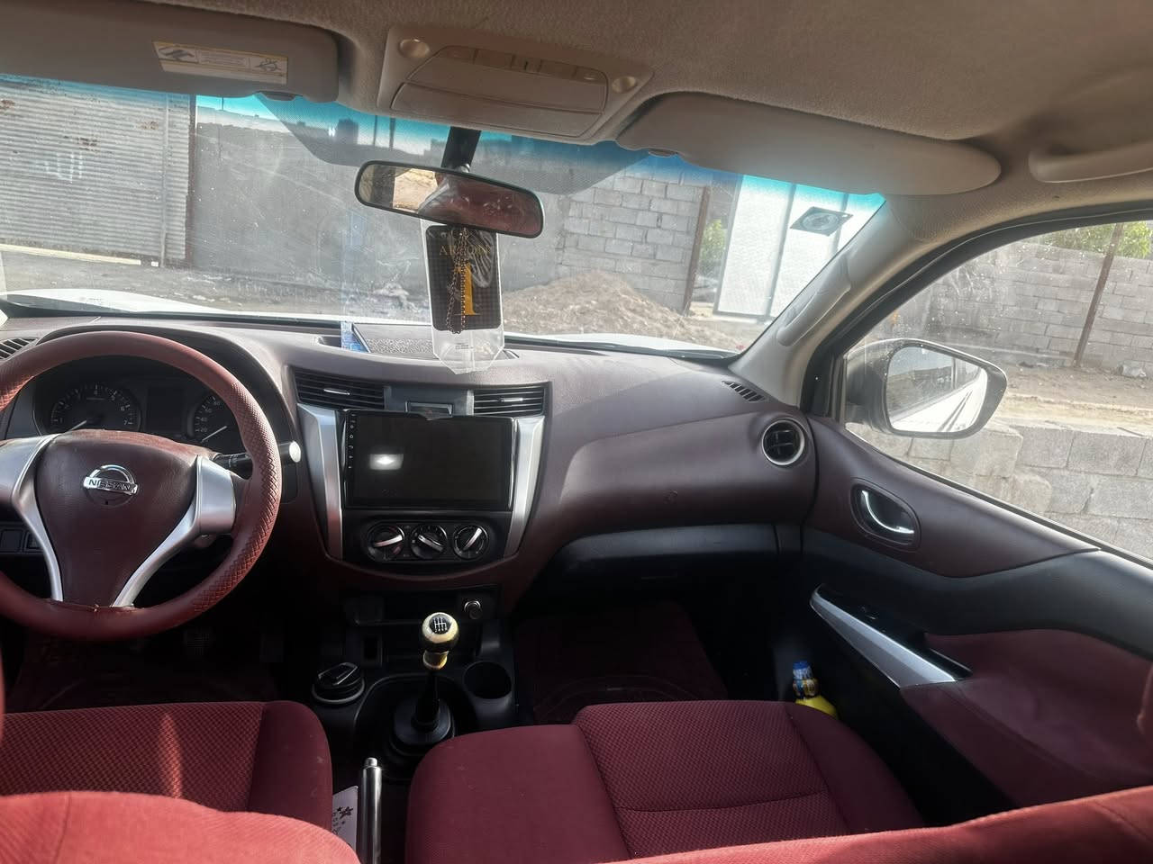 نيسان نيفارا موديل 2016 تبديل بنيد أثر حالوب والقماره شوف العين مكفوله من الضربه والصبغ  رقم بصره انگليزي سنويه مجدده لغايه 2030 سياره جاهزه اي نقص ما بيها مكينه لا تنقيص ولا تبخير حداديه وتخم تاير كله جديد العنوان مكان السياره بصره رقم *********** السعر 123 وبيها مجال
