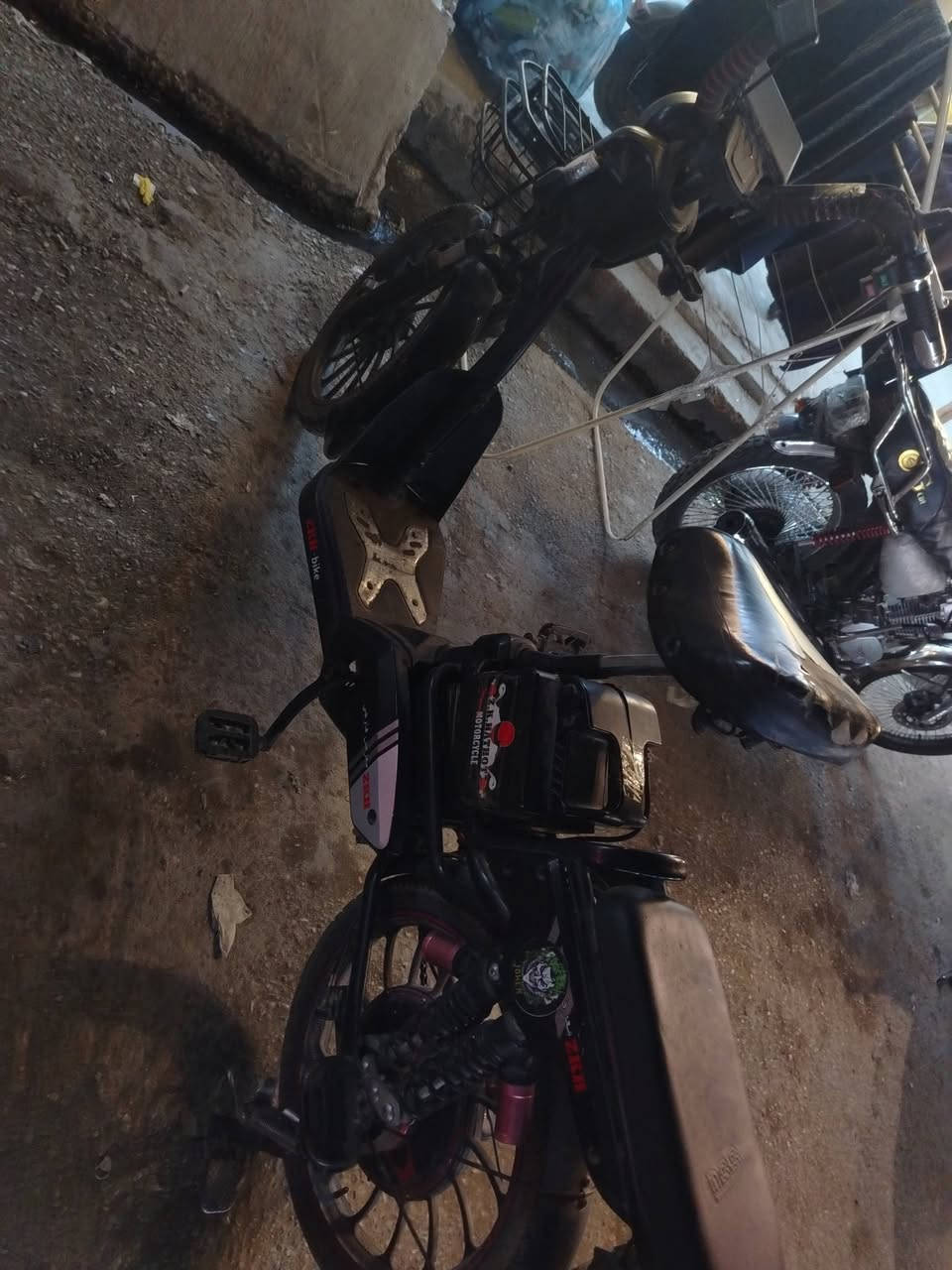 سلام عليكم بايسكل شحن موديل 24 كلشي بلادي بيع مستعجل 230 بي مجال ***********
