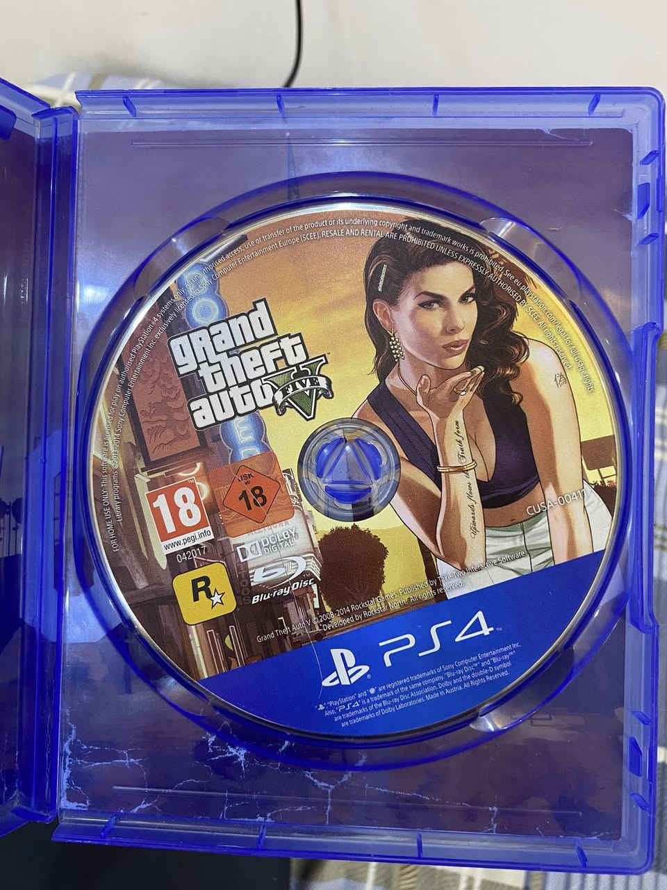 بلي فور سلم نضيف مامفتوح ويا يدتين والشاحنه مالتهن وويا قرص GTA5 و فيفا 23
***********
