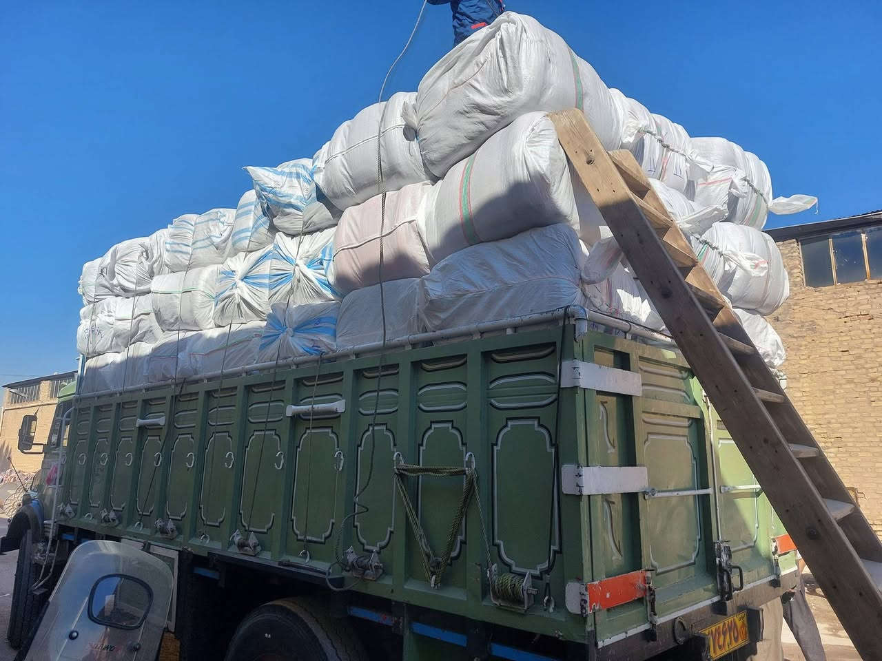 Saman Rug Cover Factory 🧵
Manufacturer of premium export-quality rug covers 🇮🇷
Modern design | Fine fabrics | Precise tailoring
🌍 Worldwide shipping available
📦 Wholesale & export partnerships welcome

✨ Iranian quality, made for global taste ✨

مصنع مفارش سامان 🧵
نُنتج مفارش أرضية عالية الجودة للتصدير 🇮🇷
تصاميم عصرية | أقمشة فاخرة | خياطة دقيقة
🌍 شحن إلى جميع أنحاء العالم
📦 نتعامل مع التجار والموزعين والمصدرين

✨ جودة إيرانية... بذوق عالمي ✨


**إذا كنت صاحب هذا الإعلان وتريد حذفه لأي سبب، رجاءا أرسل رسالة إلى الدعم الفني**