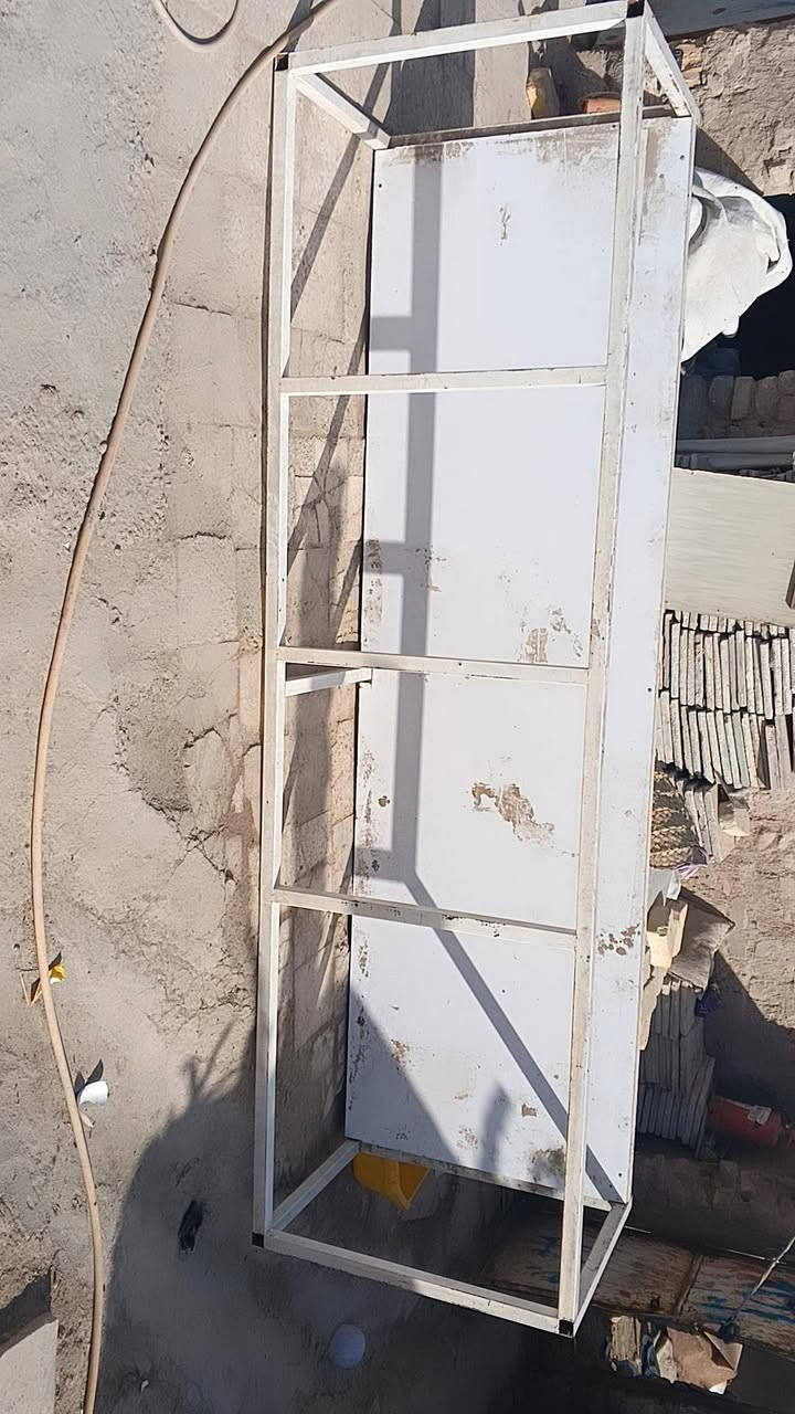 للبيع قياس
طول 3 متر
الارتفاع 90 
*********** وتساب متواجد
