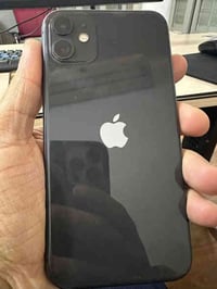 ايفون ١١ عادي ذاكرة ٦٤ تبديل شاشة فقط بطارية ٧٥ السعر ١٦٠ الف ٠٧٧١٦٤٣٦...